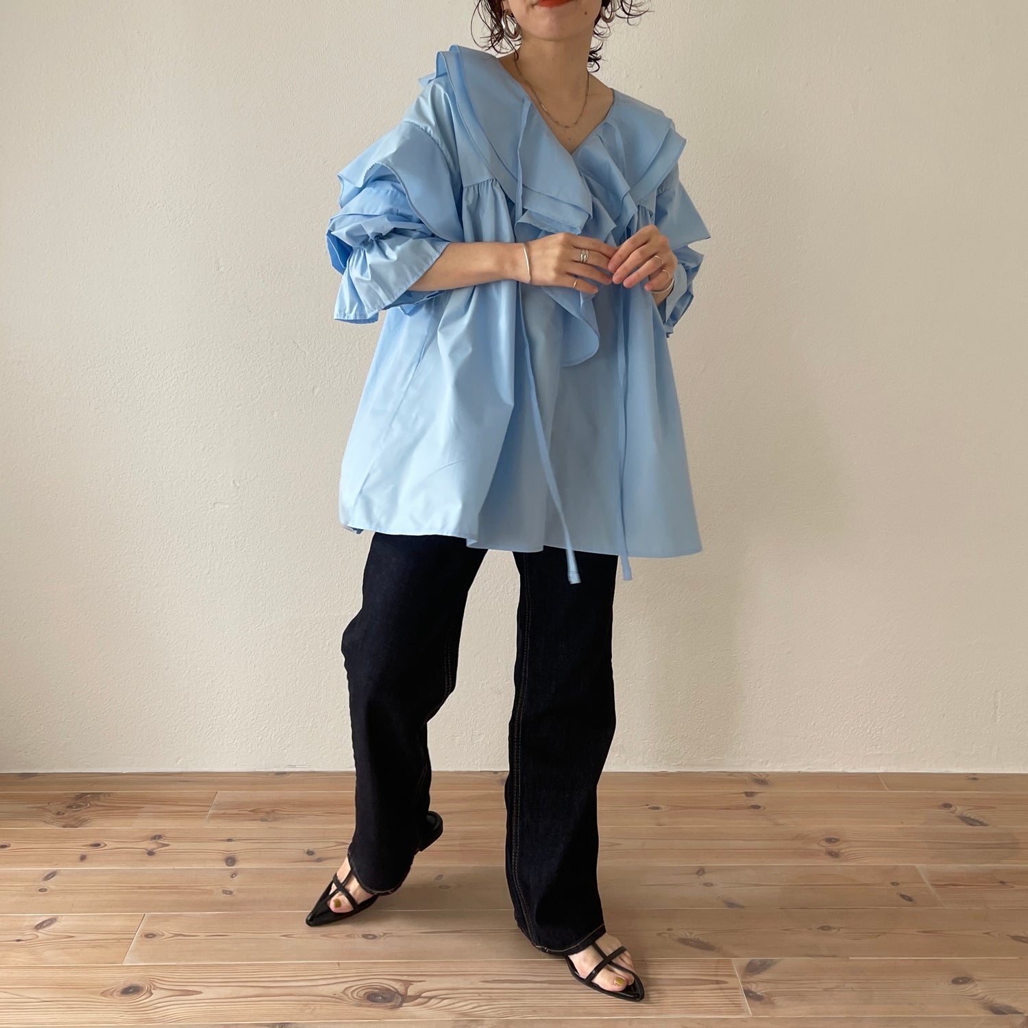 big collar frill blouse / sky blue （ビッグカラーフリルブラウス