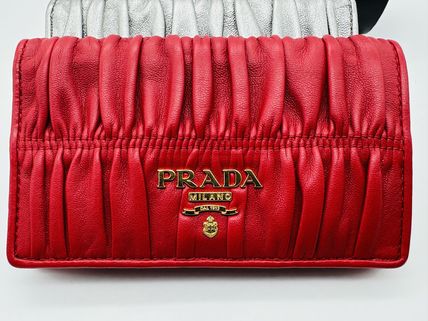 PRADA プラダ 三つ折財布 レッド 赤 レザー 本革 ロゴ PRADA プラダ 三