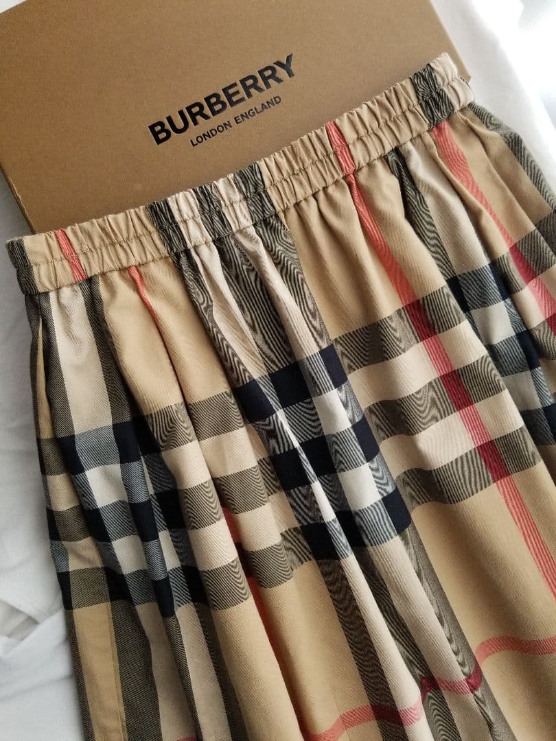 バーバリーキッズスカート 未使用近 美品 ノバチェック ベージュ140前後